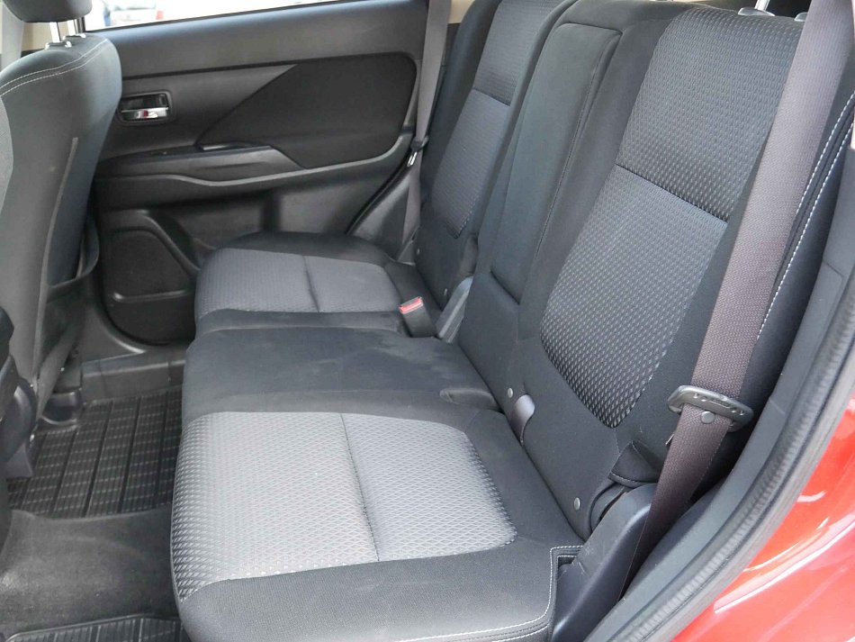 Mitsubishi Outlander 2.0MiVEC  4WD