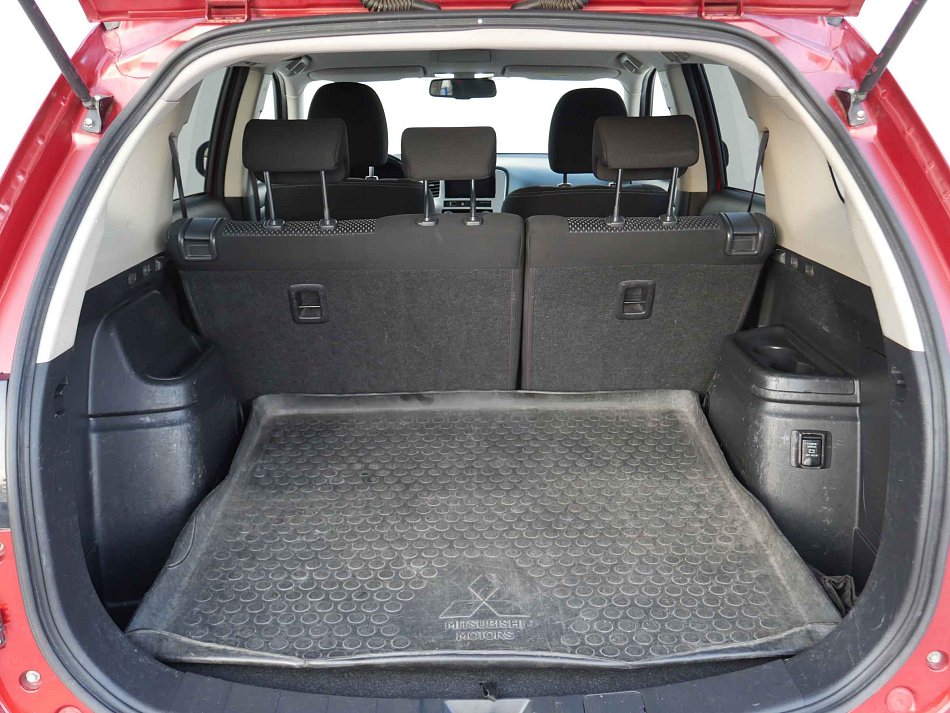Mitsubishi Outlander 2.0MiVEC  4WD