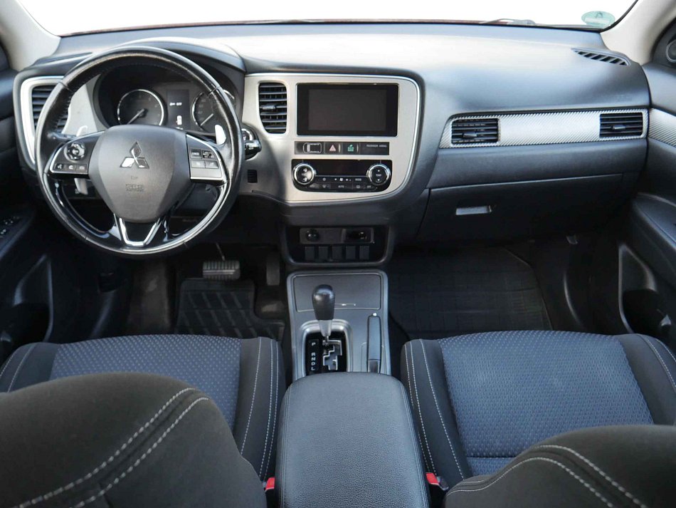 Mitsubishi Outlander 2.0MiVEC  4WD