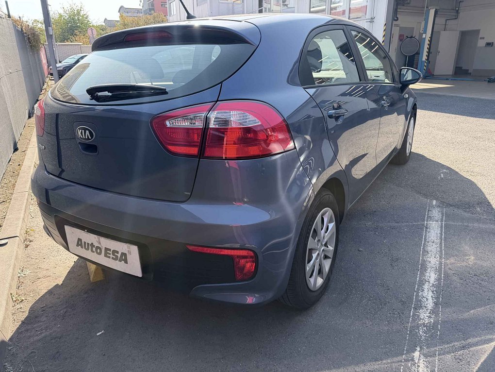 Kia Rio 1.3i 