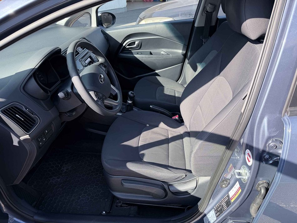 Kia Rio 1.3i 