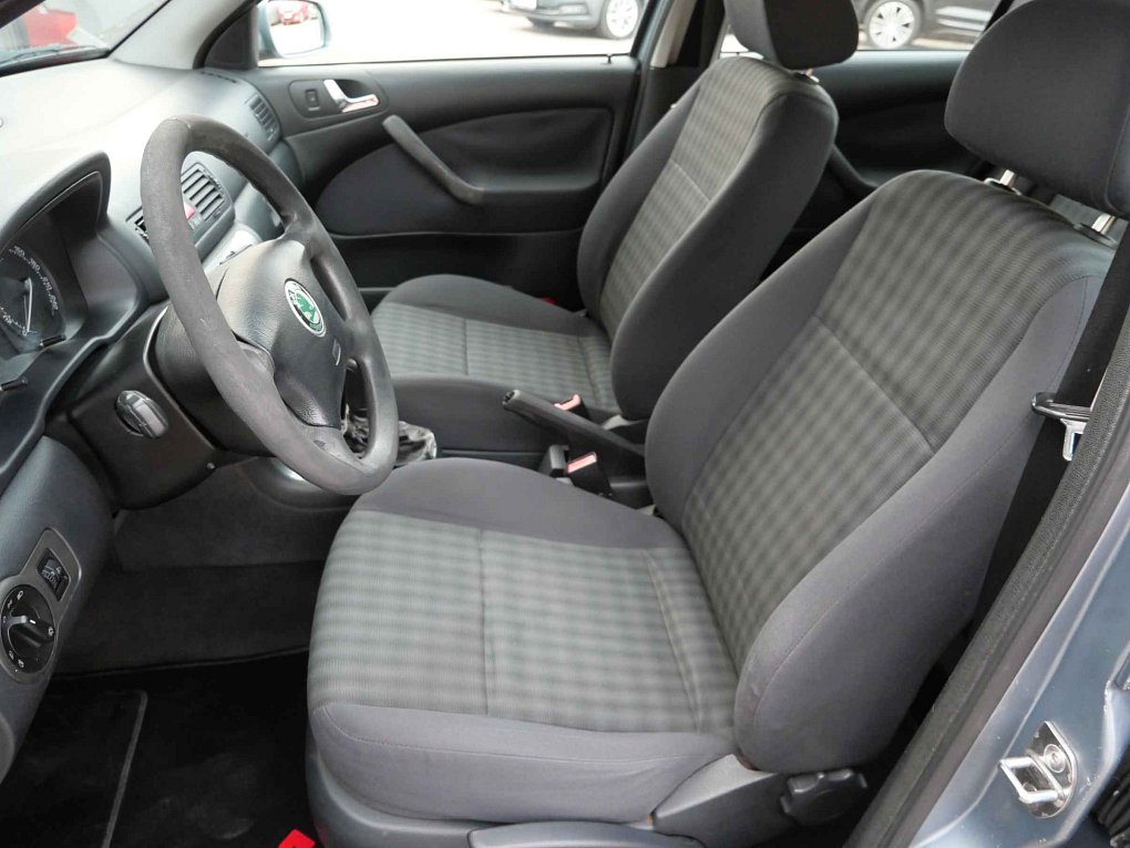 Škoda Octavia 1.6 i Tour