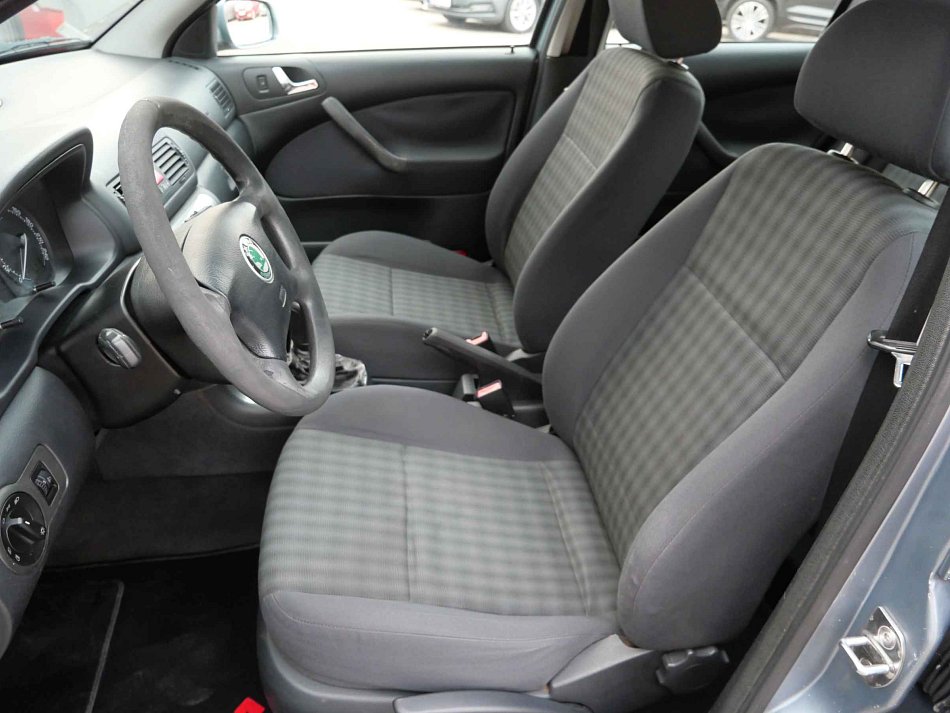 Škoda Octavia 1.6 i Tour