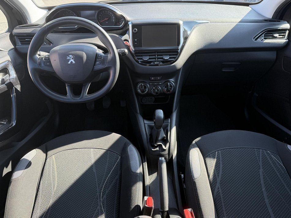 Peugeot 208 1.2i 
