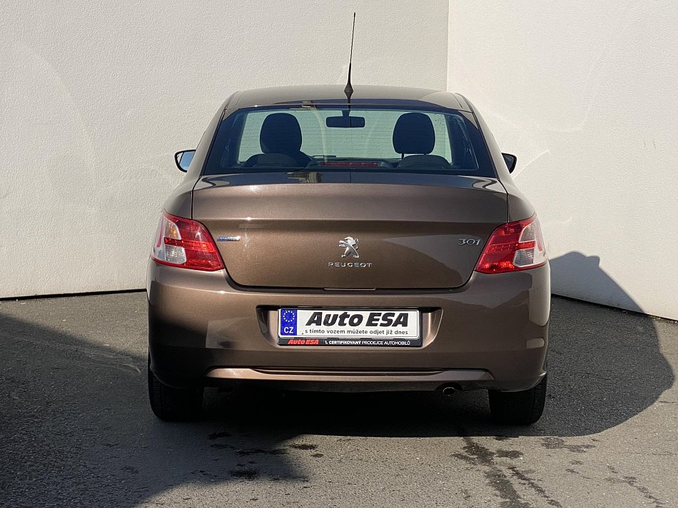 Peugeot 301 1.2 i 