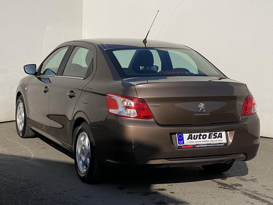 Peugeot 301 1.2 i 