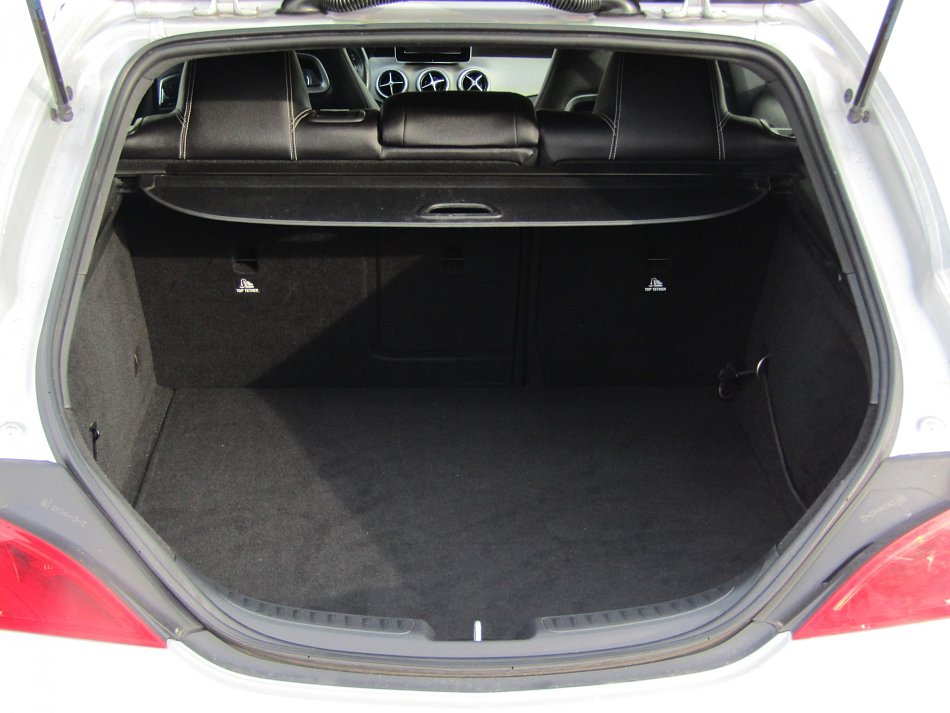 Mercedes-Benz CLA 2.2 CDi  200 CDi