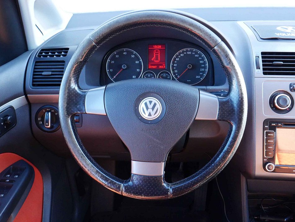 Volkswagen Touran 1.4TSi CROSS