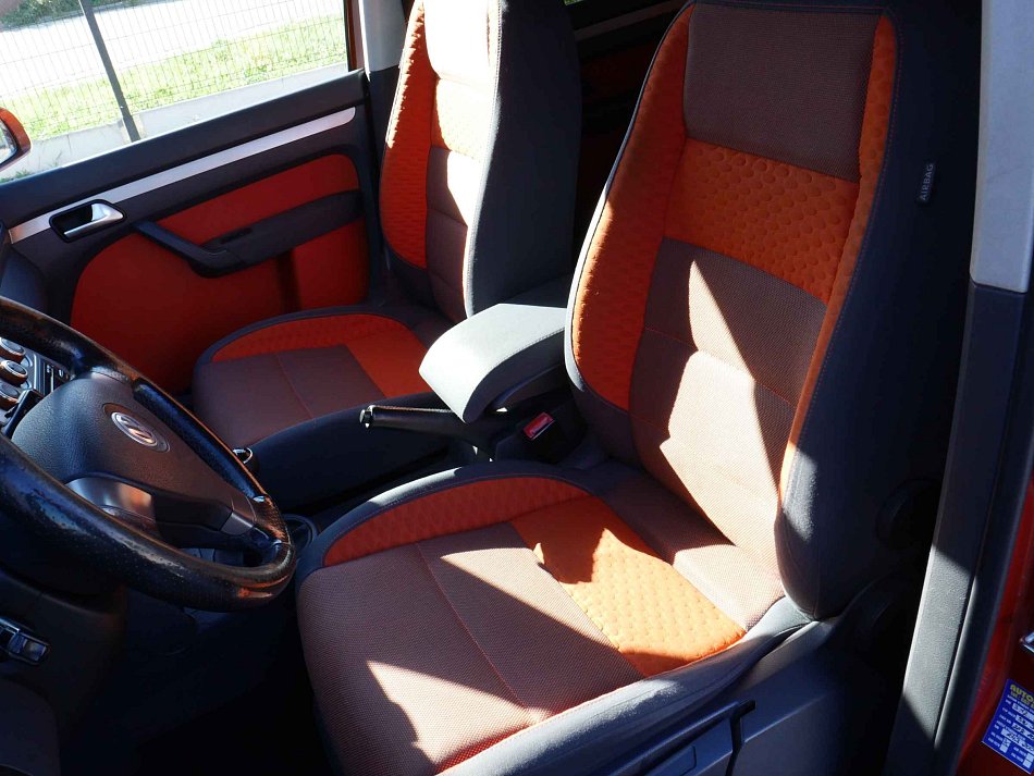 Volkswagen Touran 1.4TSi CROSS