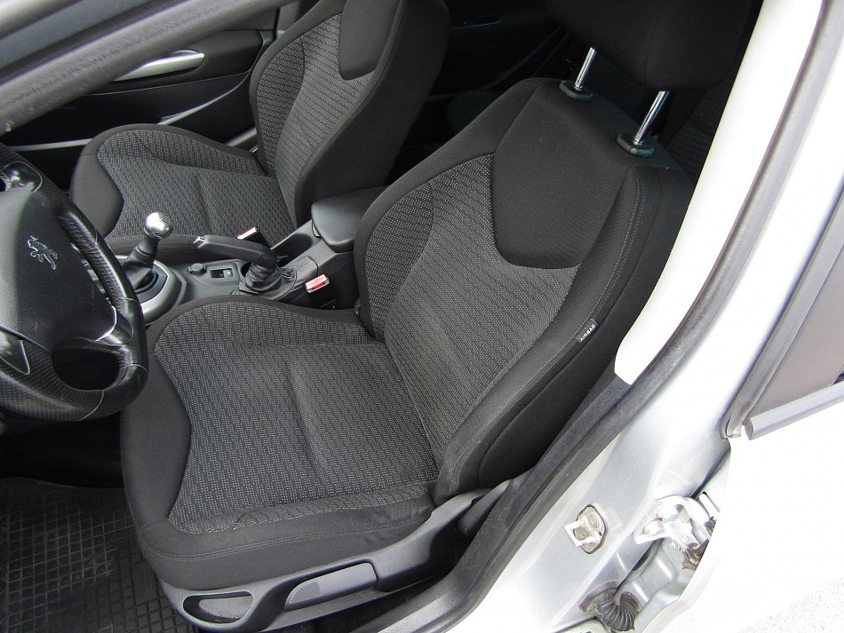 Peugeot 308 1.6 VTi 