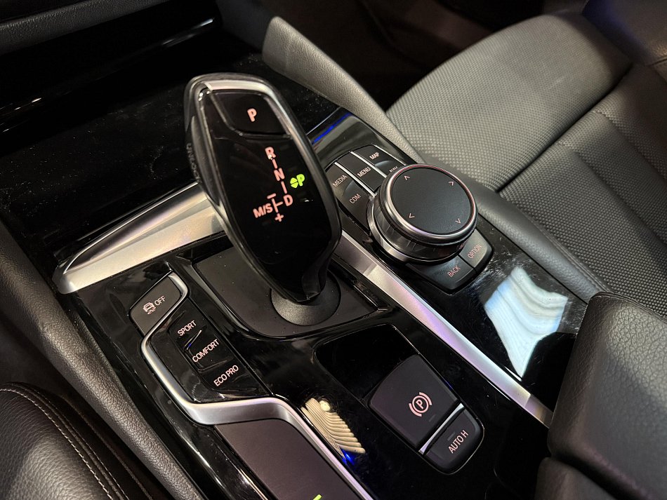 BMW Řada 5 2.0i  530i xDrive