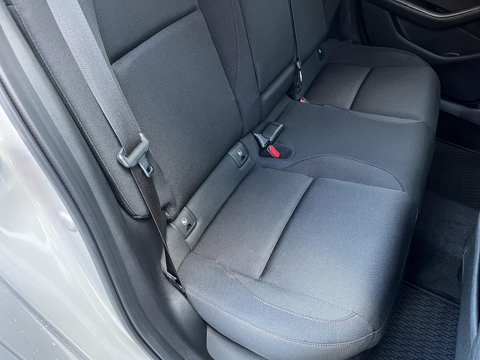 Mazda 3 2.0i 