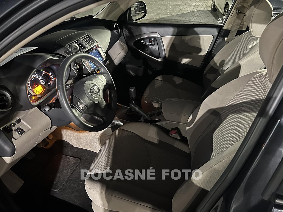 Toyota RAV4 2.0 VVT-i 