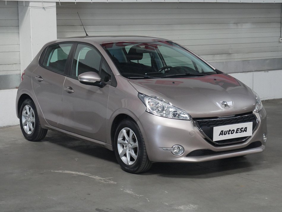 Peugeot 208 1.2i 