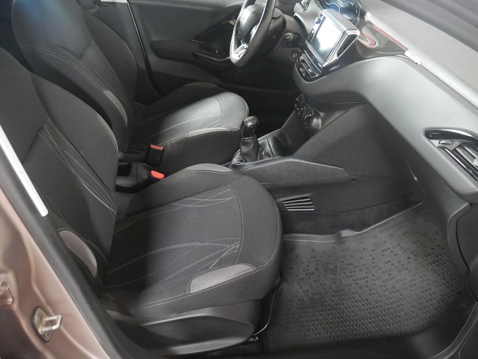 Peugeot 208 1.2i 