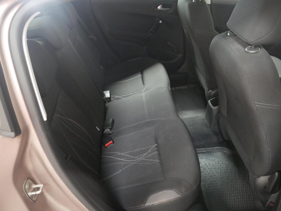 Peugeot 208 1.2i 