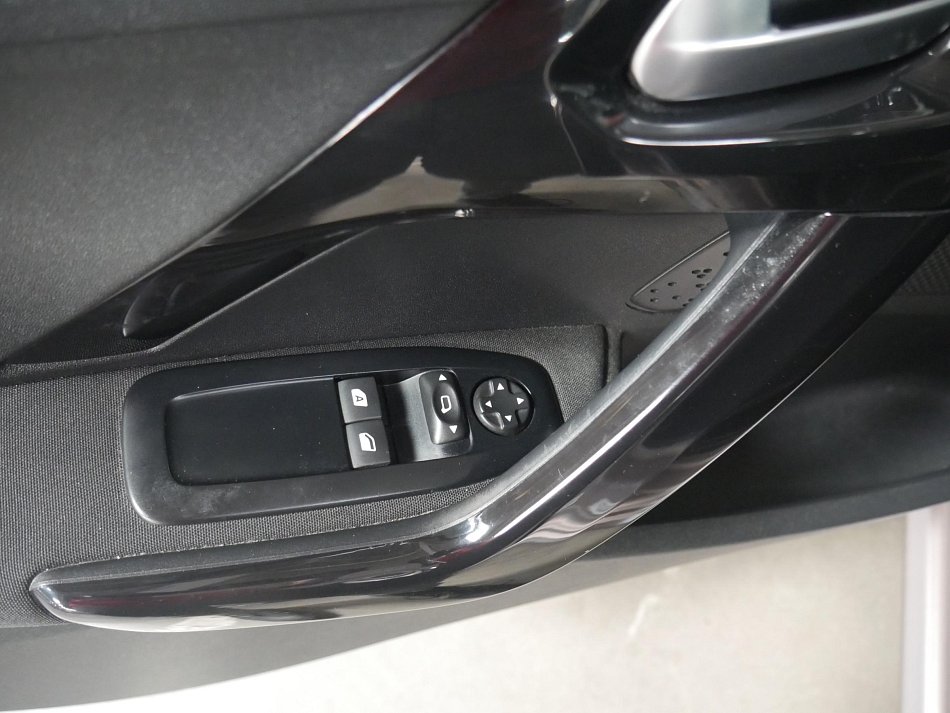 Peugeot 208 1.2i 