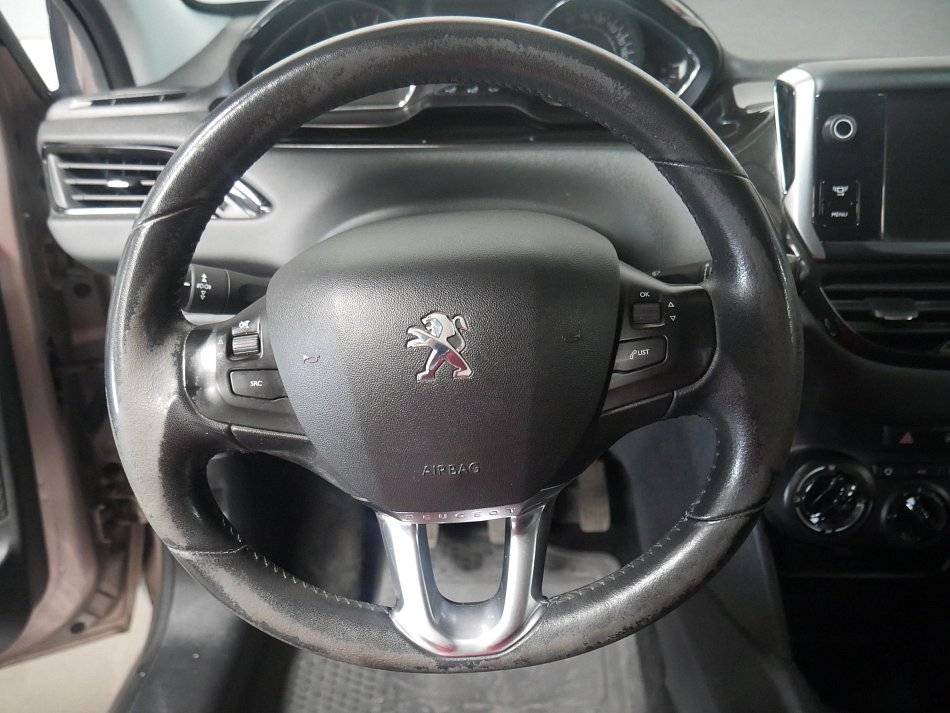 Peugeot 208 1.2i 