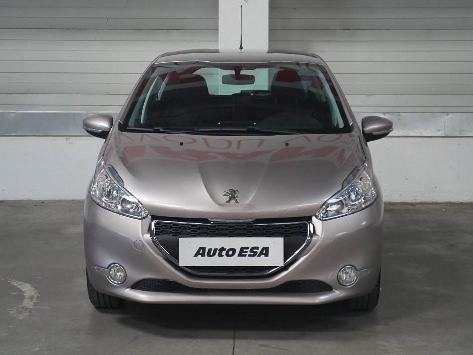 Peugeot 208 1.2i 