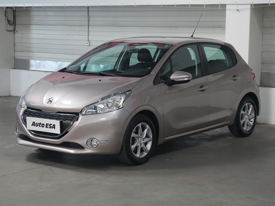 Peugeot 208 1.2i 