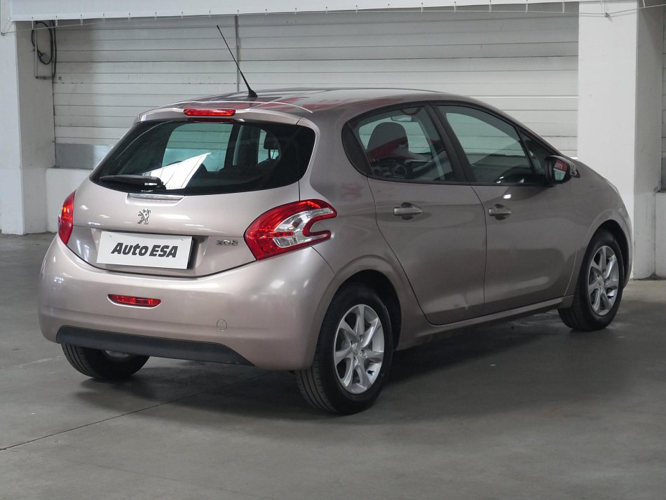 Peugeot 208 1.2i 