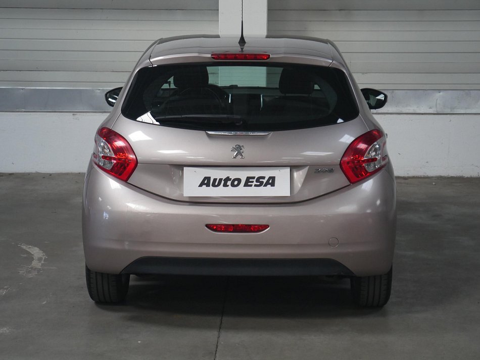 Peugeot 208 1.2i 