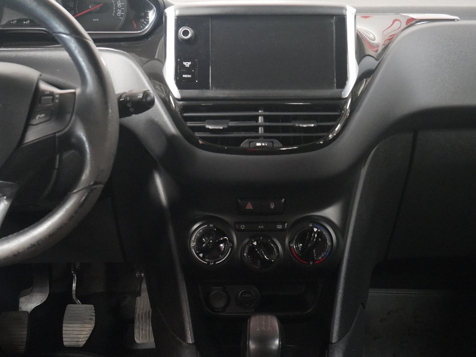 Peugeot 208 1.2i 
