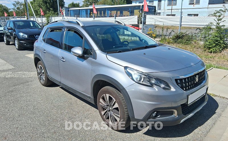 Peugeot 2008 1.2i 