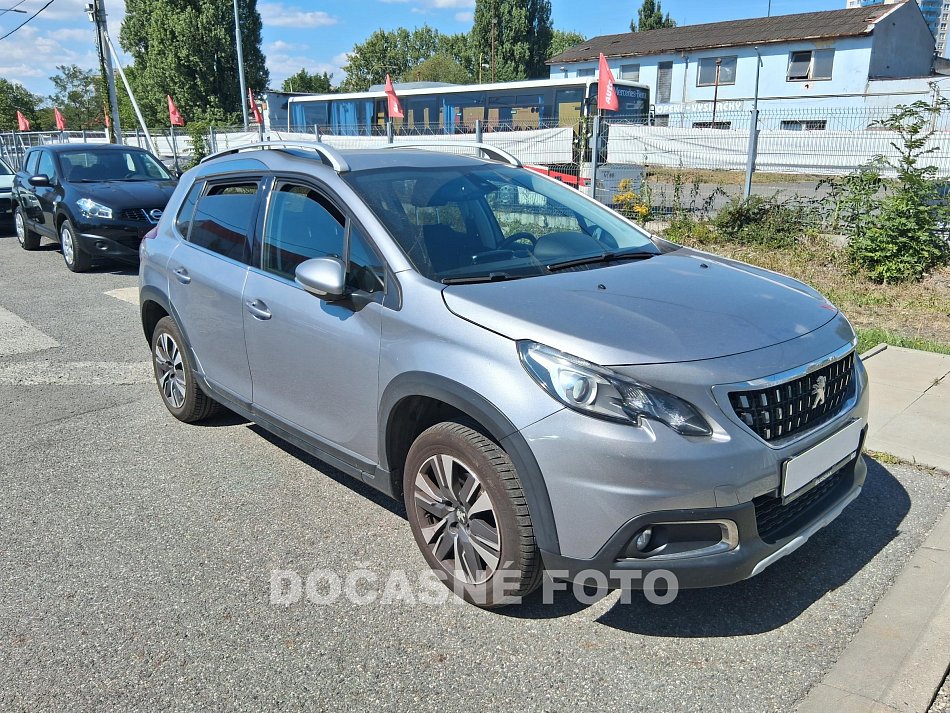 Peugeot 2008 1.2i 