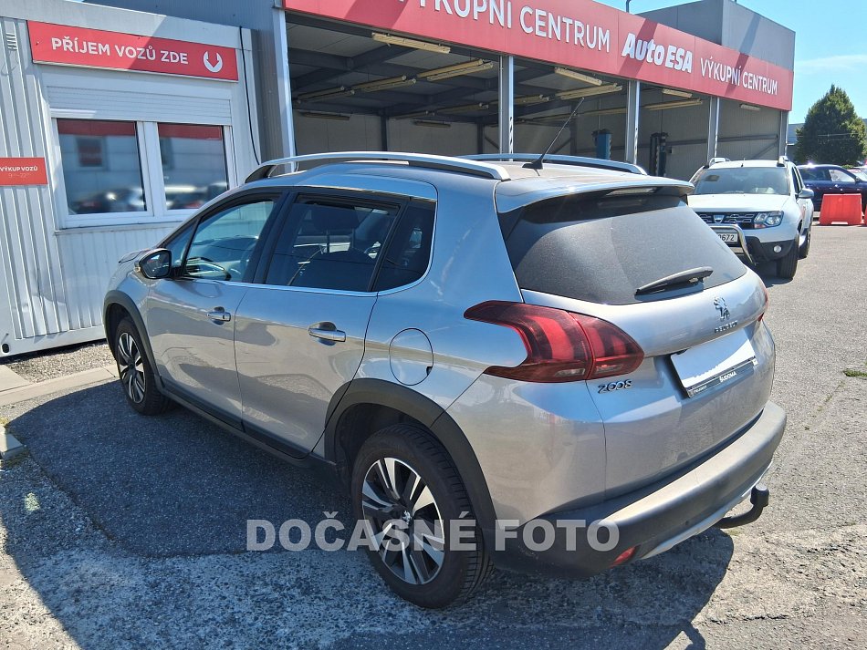 Peugeot 2008 1.2i 