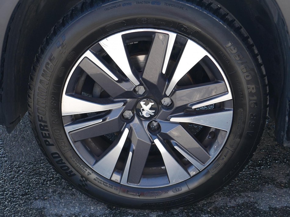Peugeot 2008 1.2 PT 