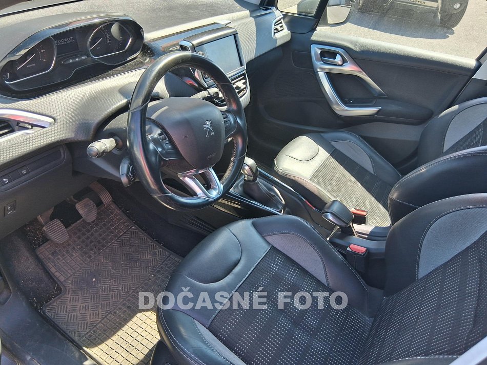 Peugeot 2008 1.2i 