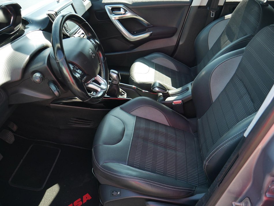 Peugeot 2008 1.2 PT 