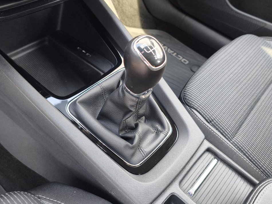 Škoda Octavia IV 1.5 TSi Ambition