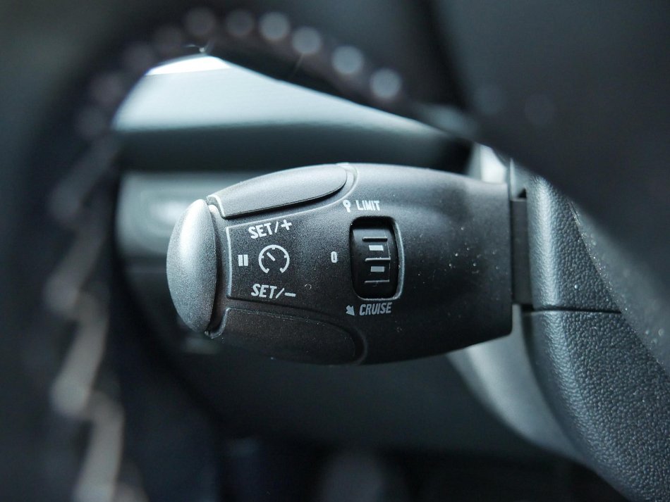 Peugeot 2008 1.2 PT Allure