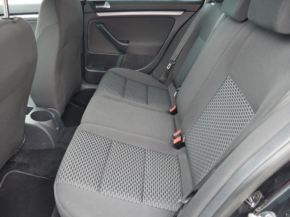 Volkswagen Golf 1.6 TDi 