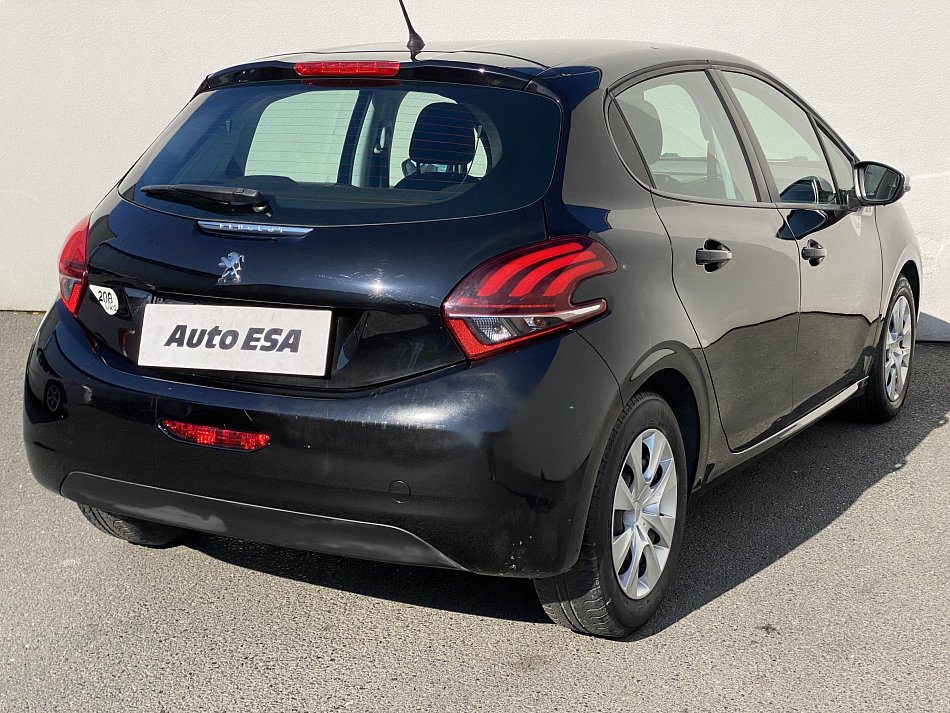 Peugeot 208 1.2i 