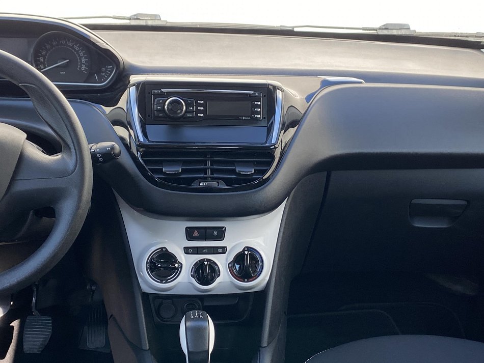 Peugeot 208 1.2i 