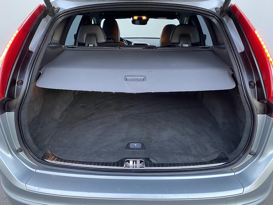 Volvo XC60 2.4D Summum 4x4