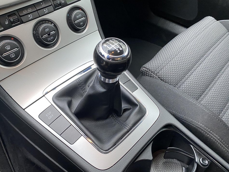 Volkswagen Passat 2.0 FSi Sportline