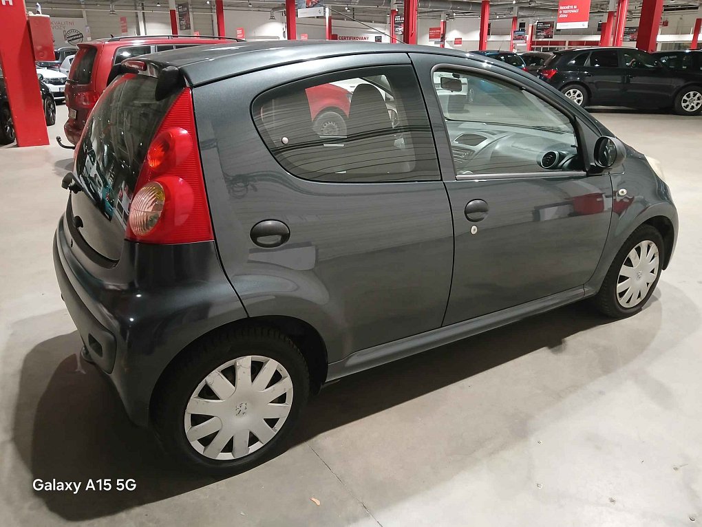 Peugeot 107 1.0i 