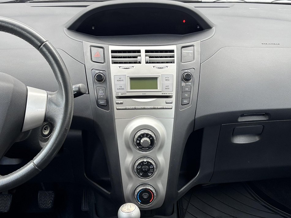 Toyota Yaris 1.0i Team