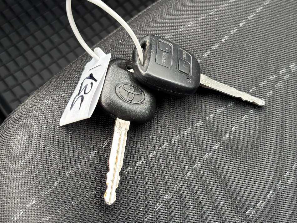 Toyota Yaris 1.0i Team
