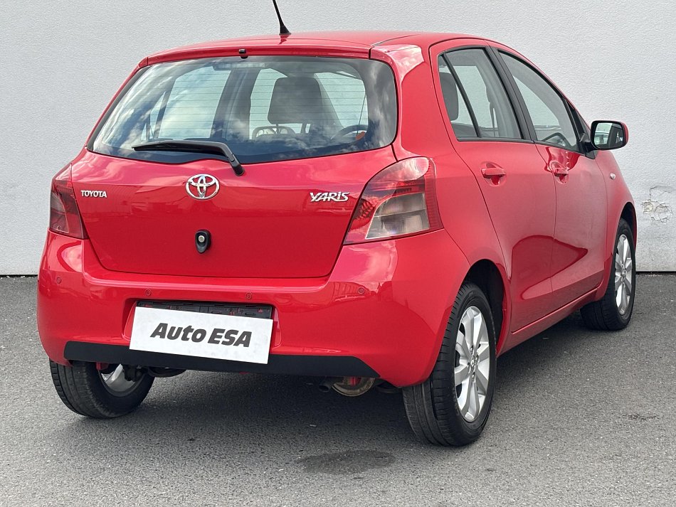 Toyota Yaris 1.0i Team