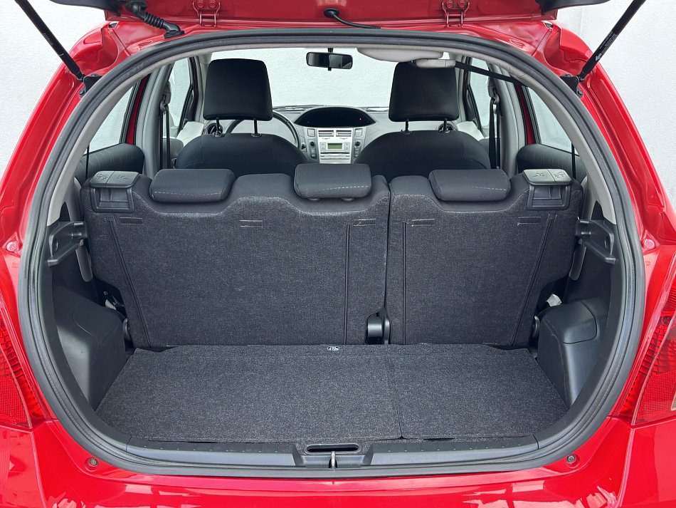 Toyota Yaris 1.0i Team
