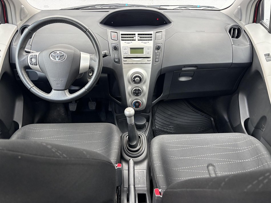 Toyota Yaris 1.0i Team