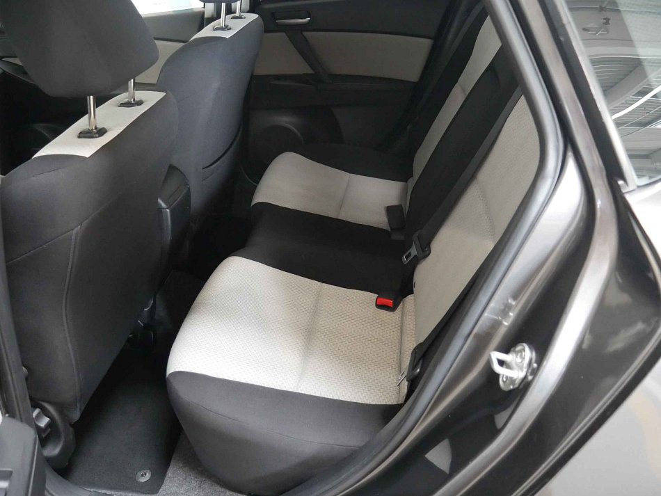 Mazda 3 2.0 i 
