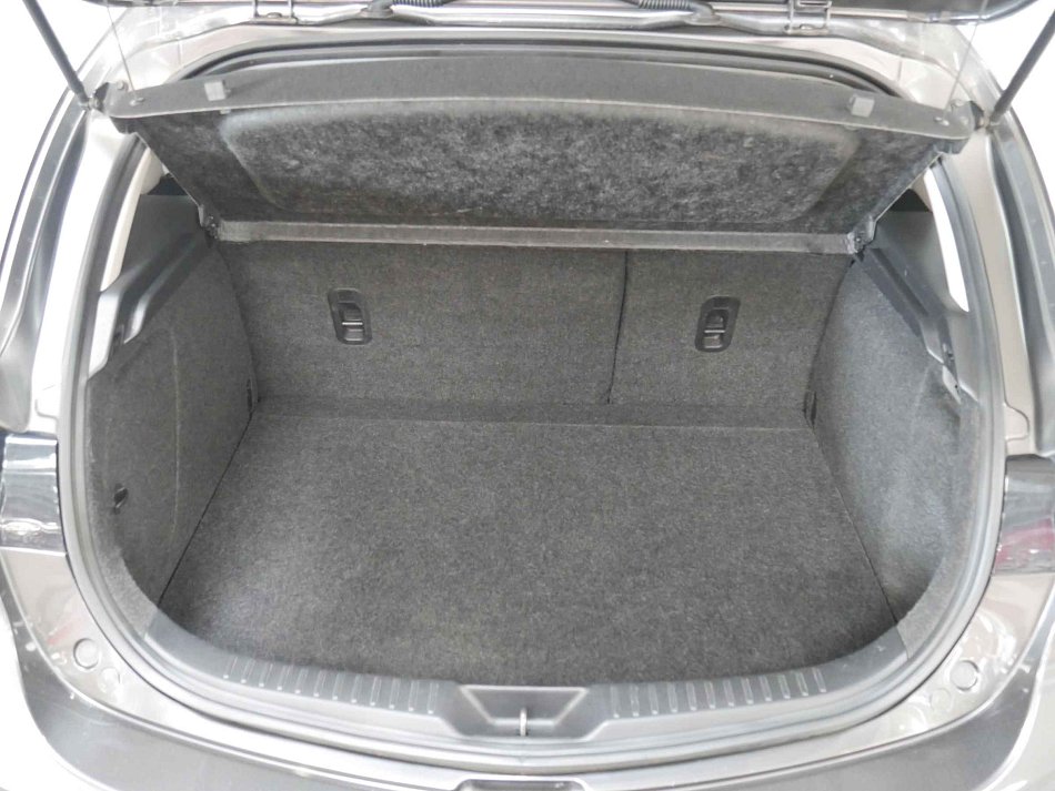 Mazda 3 2.0 i 