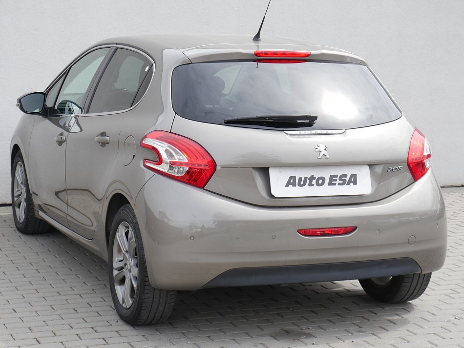 Peugeot 208 1.6i 