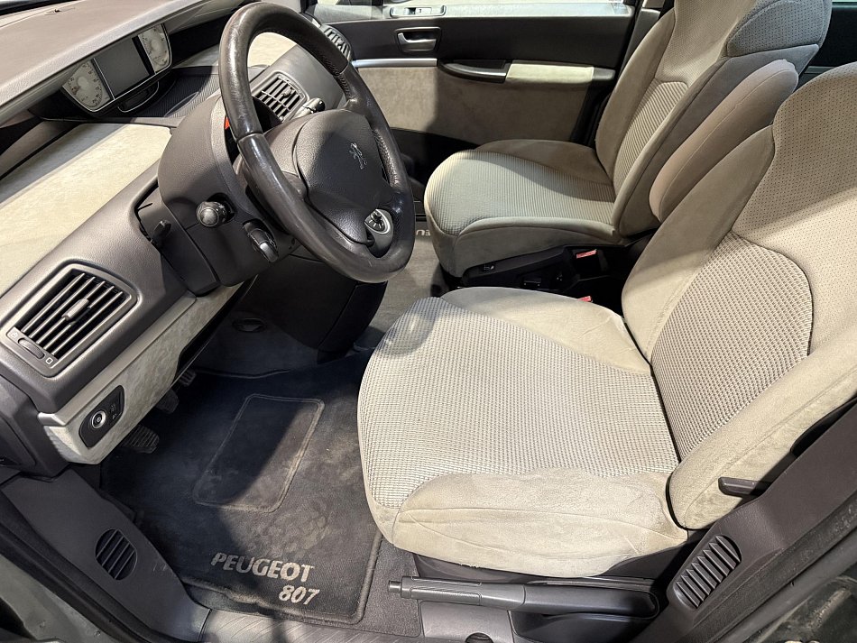 Peugeot 807 2.2HDi 